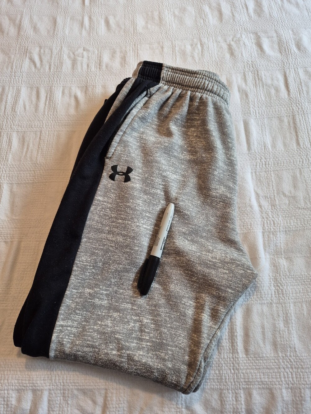 Under Armour men's XL Coldgear gray jogging pants mark on front